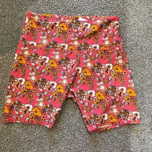 Large, never worn Sincerely Jules shorts, pink